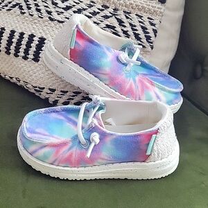 Hey Dude Wendy tie-dye print toddler shoes size 7. NWOT.